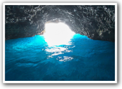 人気の青の洞窟